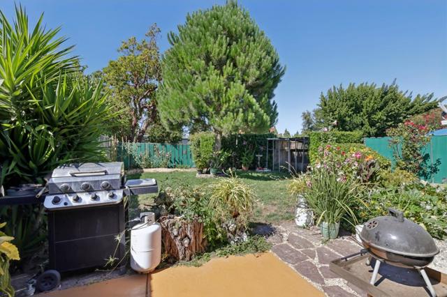 880 Apricot Lane, Hollister CA: https://media.crmls.org/mediaz/619b48f5-5c85-4f78-bb69-6d3da38adefd.jpg
