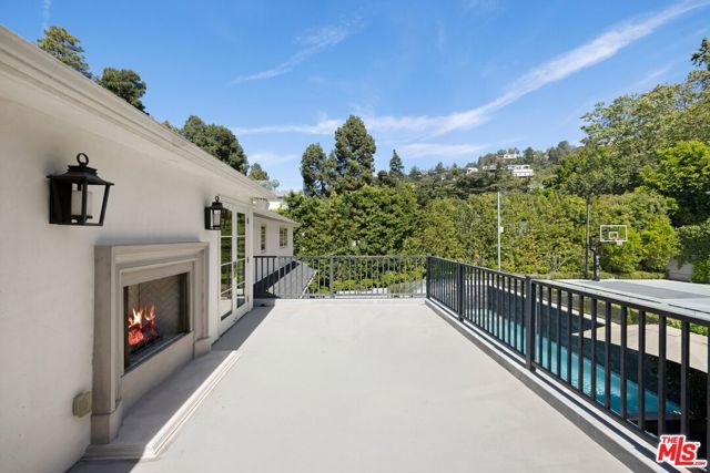 1214 Coldwater Canyon Drive, Beverly Hills CA: https://media.crmls.org/mediaz/619ba52f-1d77-4653-93d2-e4b8b9c9536a.jpg
