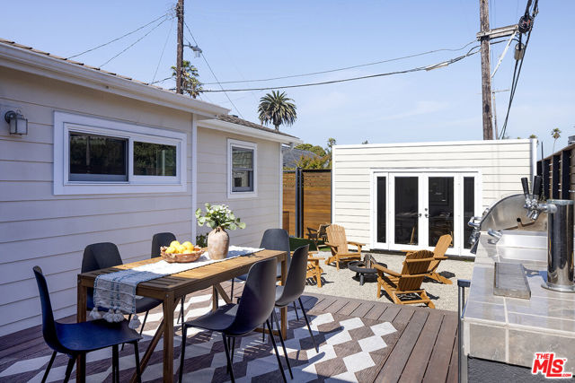 2432 Cloy Avenue, Venice CA: https://media.crmls.org/mediaz/619bb022-ea60-4fb3-85d7-2a088aaf16c0.jpg
