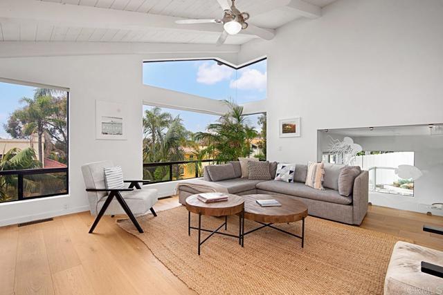 2127 Heather Ln, Del Mar CA: https://media.crmls.org/mediaz/619be753-6181-44b7-b52b-3051f03214a8.jpg