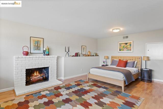 11718 Cranford Way, Oakland CA: https://media.crmls.org/mediaz/619bfd75-86bd-40ab-92f8-e4bdacffb927.jpg