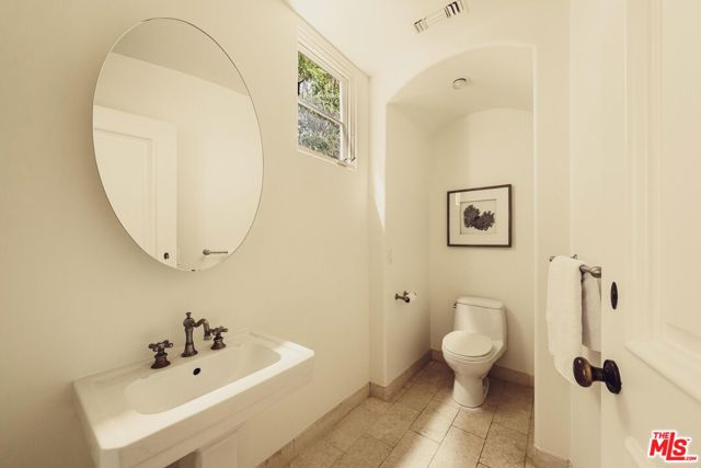 223 24th Street, Santa Monica CA: https://media.crmls.org/mediaz/619c549c-dd27-44ec-bf87-ce148c5b5da7.jpg