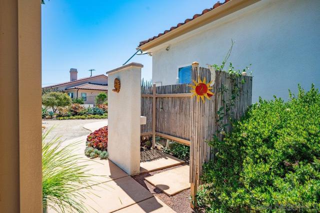2860 Via Rancheros Way, Fallbrook CA: https://media.crmls.org/mediaz/619c7fb8-099a-4842-b34a-daf50eb09abc.jpg
