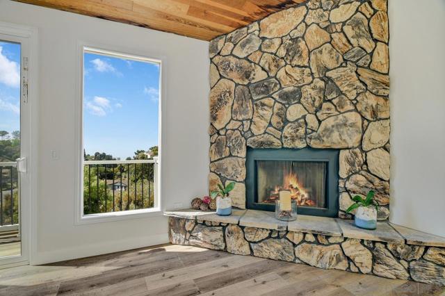 1935 Nautilus St, La Jolla CA: https://media.crmls.org/mediaz/619cec00-2ecf-496f-aa35-4eabdb588f33.jpg