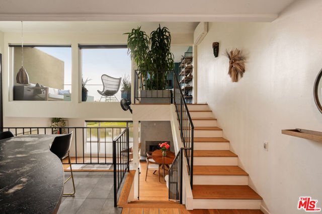 6400 Pacific Avenue, Playa del Rey CA: https://media.crmls.org/mediaz/619d5eac-bcf0-4b93-b937-633bffb31dcf.jpg