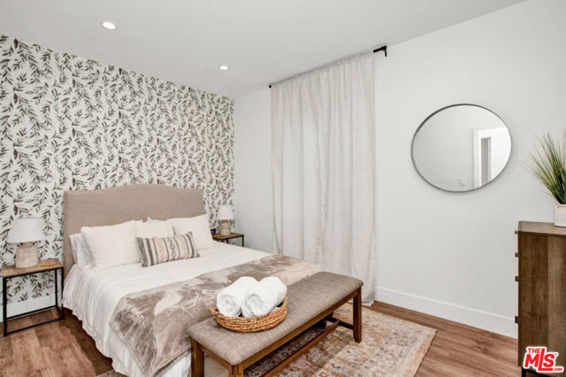 1837 N Brighton Street, Burbank CA: https://media.crmls.org/mediaz/619d843b-baaf-4d0f-a11d-f79d5bbbc2d9.jpg