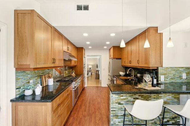 1943 Kentucky Street, Redwood City CA: https://media.crmls.org/mediaz/619dd453-8eb8-42ff-a096-cb1501e48b7a.jpg