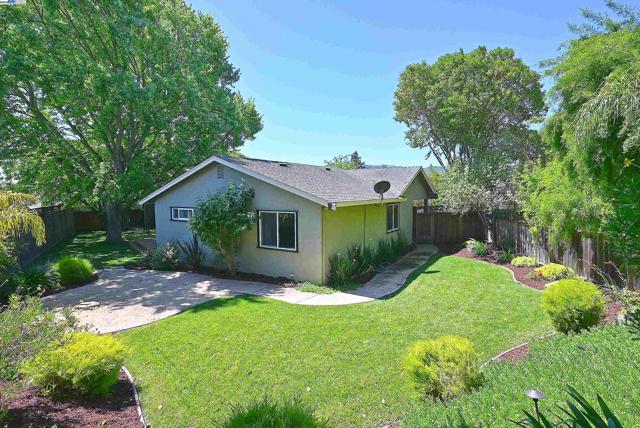 7776 Dublin Green Ct, Dublin CA: https://media.crmls.org/mediaz/619e0325-a911-4065-a776-d8fd1718460f.jpg