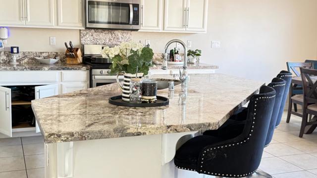 755 Alicante Drive, Hollister CA: https://media.crmls.org/mediaz/619e4178-a961-4ce3-b76f-2d56de420039.jpg