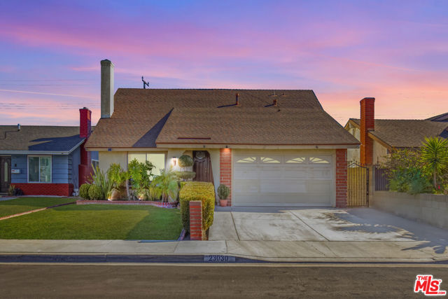 23030 Frigate Avenue, Carson CA: https://media.crmls.org/mediaz/619f3502-af3b-4e62-8a1d-d22f1691fd3e.jpg