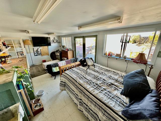 Detail Gallery Image 19 of 55 For 880 Crest View Rd, Vista,  CA 92081 - 4 Beds | 2/2 Baths