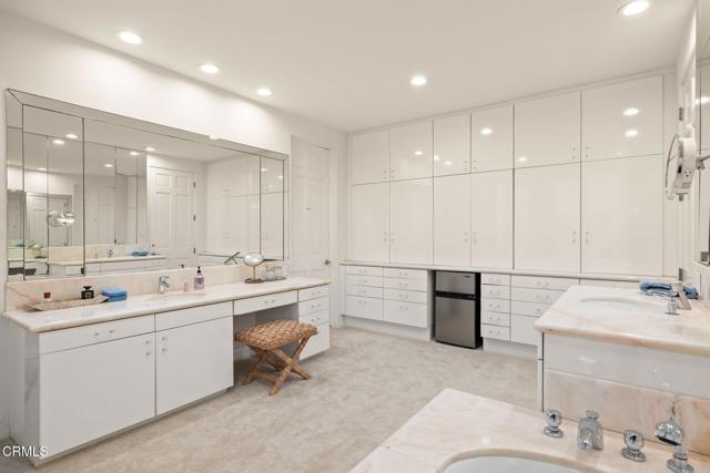 1571 Mandalay Beach Road, Oxnard CA: https://media.crmls.org/mediaz/619faaaf-0a8d-4b40-a04d-f902a5206d17.jpg