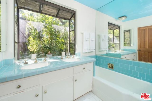 3480 MANDEVILLE CANYON Road, Los Angeles CA: https://media.crmls.org/mediaz/619fea11-118d-4a09-96f8-9055399e8017.jpg