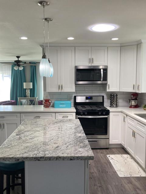 7217 San Luis St, Carlsbad CA: https://media.crmls.org/mediaz/61a11987-67c9-4171-b66c-bcda77a0e387.jpg