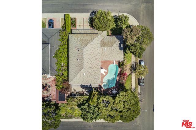 5136 Los Bonitos Way, Los Angeles CA: https://media.crmls.org/mediaz/61a1628a-9fd4-4cd0-a750-c360fd4aeb66.jpg
