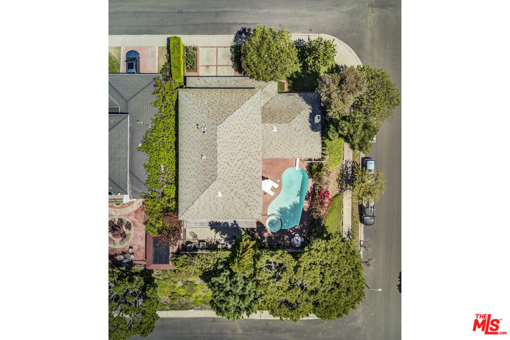 https://media.crmls.org/mediaz/61a1628a-9fd4-4cd0-a750-c360fd4aeb66.jpg?preset=X-Large