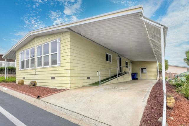 Detail Gallery Image 2 of 46 For 1175 La Moree Dr #7,  San Marcos,  CA 92078 - 2 Beds | 2 Baths