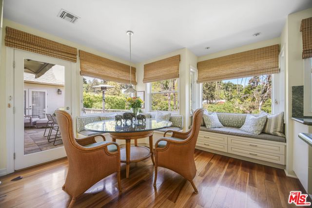2660 Carman Crest Drive, Los Angeles CA: https://media.crmls.org/mediaz/61a2cd6c-1b0c-4bd7-a4e0-da2b029a936a.jpg