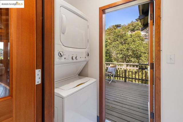 99 Lexford Rd, Piedmont CA: https://media.crmls.org/mediaz/61a2e288-4747-4e04-969e-208a6b91dab5.jpg