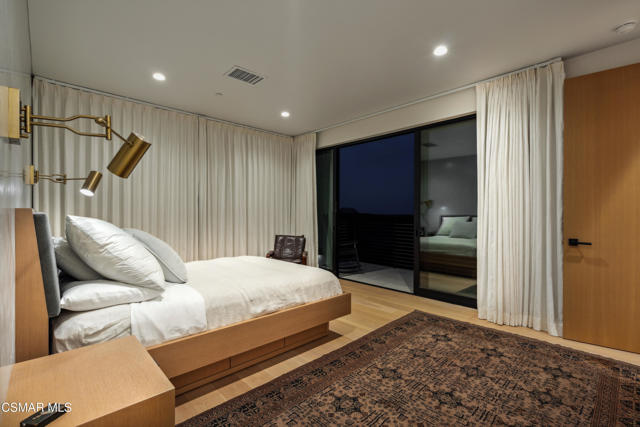 33433 Decker School Road, Malibu CA: https://media.crmls.org/mediaz/61a41d28-269e-4bd9-9720-9e2e924485df.jpg