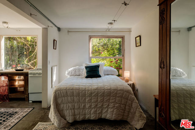 21316 Encina Road, Topanga CA: https://media.crmls.org/mediaz/61a45211-89c9-4673-8efb-5f6e3f6c8df7.jpg
