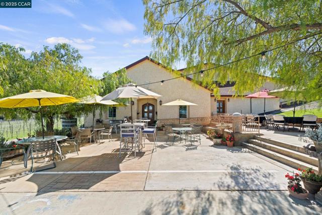 633 Kalthoff Cmn, Livermore CA: https://media.crmls.org/mediaz/61a48882-6805-4723-bad8-46ef841db2ee.jpg