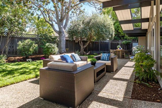 779 Holly Oak Drive, Palo Alto CA: https://media.crmls.org/mediaz/61a54d69-2f3b-4834-976f-31177b2db366.jpg