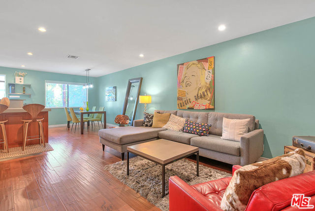 5920 Chula Vista Way, Los Angeles CA: https://media.crmls.org/mediaz/61a59237-8717-4714-a9f1-0ac06fbd5a3e.jpg