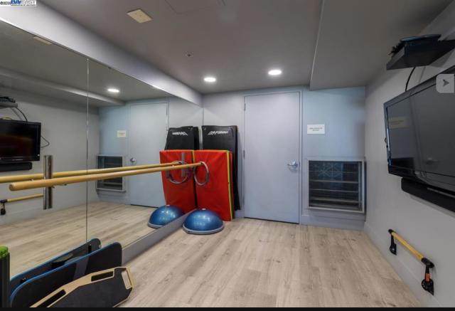 38 N Almaden Blvd, San Jose CA: https://media.crmls.org/mediaz/61a5e53f-0ef0-41e6-bc91-a2970cc3e5fd.jpg