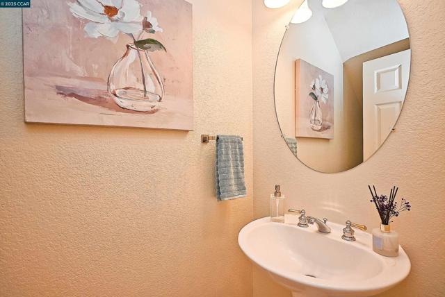 663 Greylyn Dr, San Ramon CA: https://media.crmls.org/mediaz/61a601f0-4280-4cfd-b3e1-c78030679464.jpg