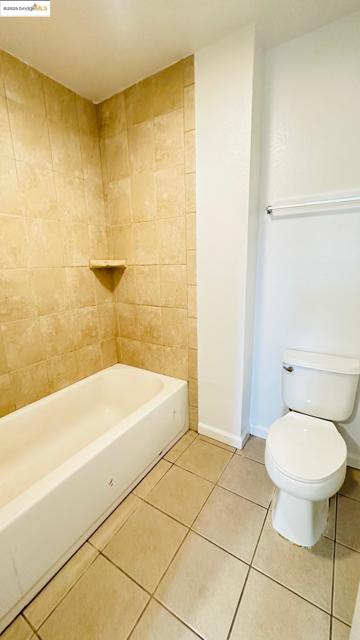 3593 Morningside Dr, Richmond CA: https://media.crmls.org/mediaz/61a61d6c-d88f-4dc3-a376-c9bf6be3a35d.jpg