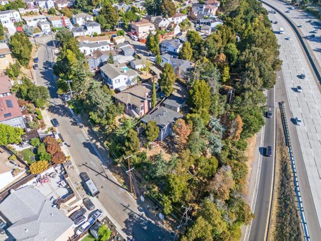 9560 Alcala Avenue, Oakland CA: https://media.crmls.org/mediaz/61a61de9-4c16-4f7d-894d-cf71c45730d6.jpg
