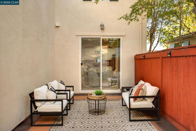 9752 Belladonna Dr, San Ramon CA: https://media.crmls.org/mediaz/61a68c74-8ef0-4a03-96ab-0f507e6d7340.jpg