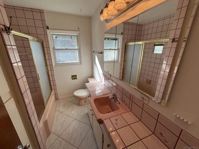 6369 Clara Lee Ave, San Diego CA: https://media.crmls.org/mediaz/61a69d63-52fc-4353-894d-08368c7d958f.jpg