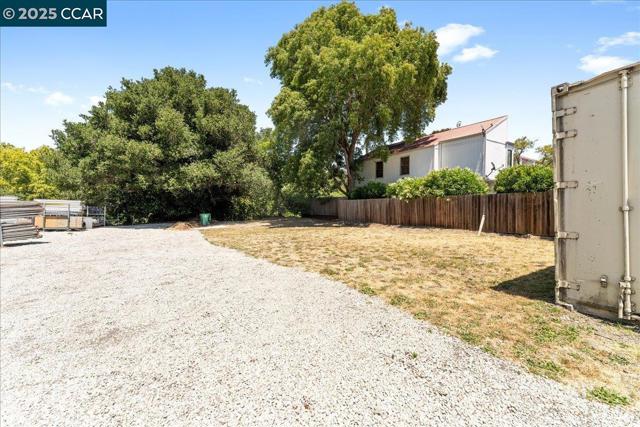 4825 San Pablo Dam Rd, El Sobrante CA: https://media.crmls.org/mediaz/61a70158-feee-4364-9aa9-8165f0554dec.jpg