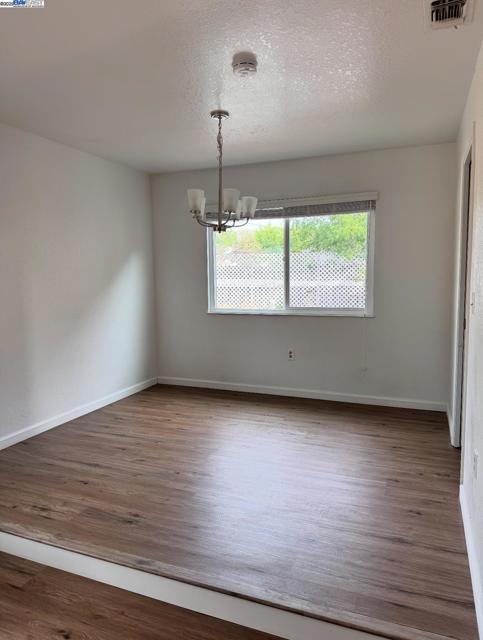 1272 Eastridge pl, Manteca CA: https://media.crmls.org/mediaz/61a75fc4-4742-4a3c-b858-0d46a0a02d41.jpg