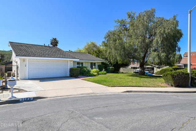 2202 Park Place, Thousand Oaks CA: https://media.crmls.org/mediaz/61a788bd-61fa-4764-a3ca-e5b30cf43f7a.jpg