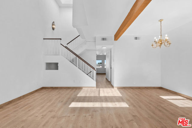 6323 Reseda Boulevard, Tarzana CA: https://media.crmls.org/mediaz/61a78c86-a34e-4c99-a5de-192818aad694.jpg