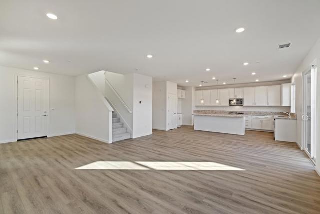 2130 Gladiola Drive, Hollister CA: https://media.crmls.org/mediaz/61a7a64d-ca2e-442f-af02-99bd9b0841e8.jpg