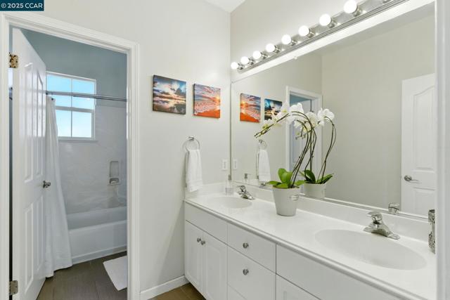 416 Ustilago Ct, San Ramon CA: https://media.crmls.org/mediaz/61a7af95-219d-4abf-a28d-1c1e50d0f49a.jpg