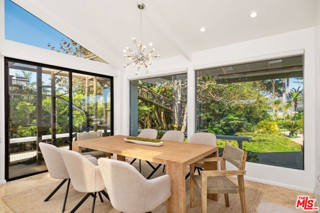 29417 Bluewater Road, Malibu CA: https://media.crmls.org/mediaz/61a831c9-5244-4e44-b9c2-fe562d646799.jpg