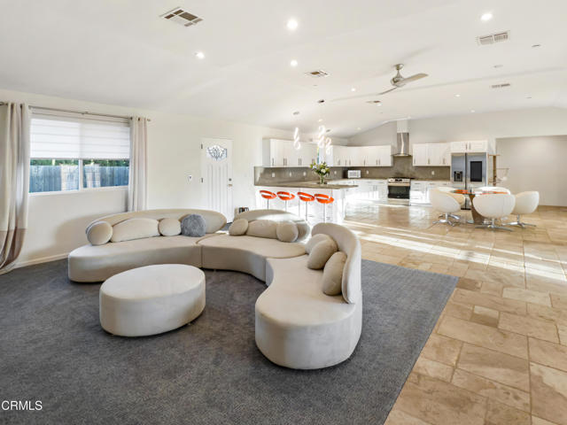 1210 S La Luna Avenue, Ojai CA: https://media.crmls.org/mediaz/61a87a4f-ea8d-425a-beb5-0362ae7c6c2a.jpg