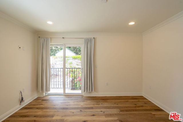 1529 S BEVERLY Drive, Los Angeles CA: https://media.crmls.org/mediaz/61a8b2bc-f002-4e67-a13e-e6c9ff0f4c52.jpg