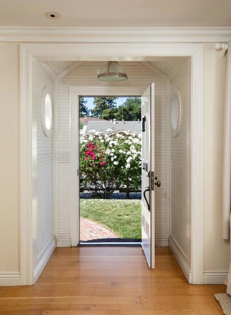 945 Evelyn Street, Menlo Park CA: https://media.crmls.org/mediaz/61a9e152-e33b-47ae-bce1-075586fffe79.jpg