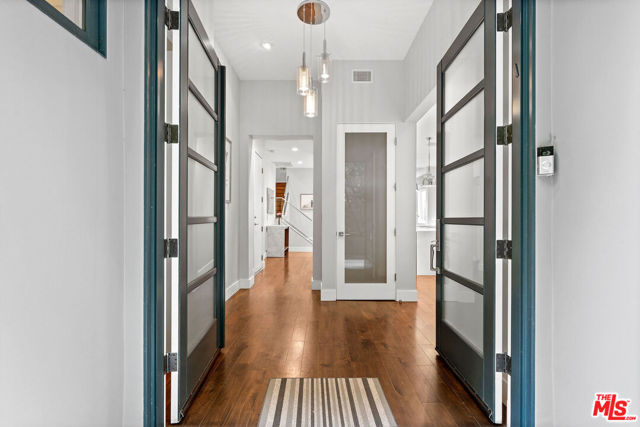 22065 Pacific Coast Highway, Malibu CA: https://media.crmls.org/mediaz/61aa77f7-212a-4e9f-a5d3-7d6500ae68eb.jpg