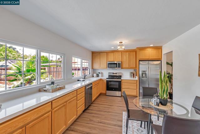 1836 Boxwood Dr, Concord CA: https://media.crmls.org/mediaz/61ab03e8-9606-472b-ad3e-85c4c20b4abe.jpg