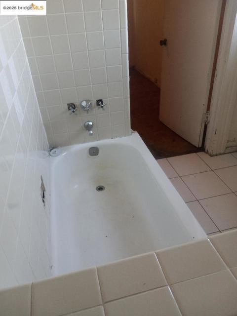 238 S 3Rd St, Richmond CA: https://media.crmls.org/mediaz/61ab0929-982a-4263-b786-c0a79dde56df.jpg