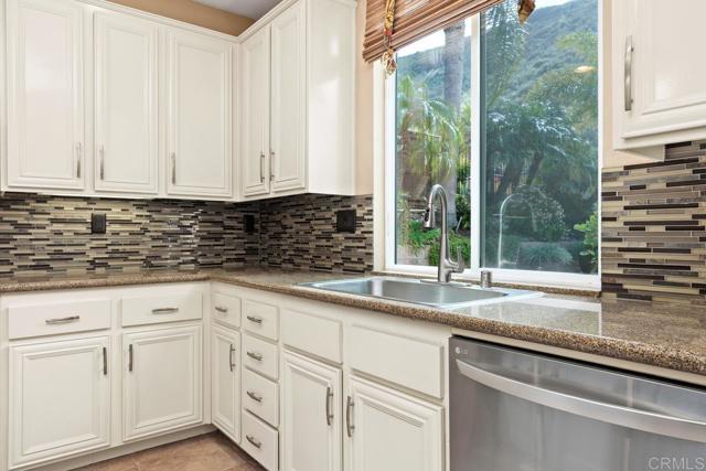 Detail Gallery Image 23 of 56 For 1122 via Vera Cruz, San Marcos,  CA 92078 - 5 Beds | 3 Baths