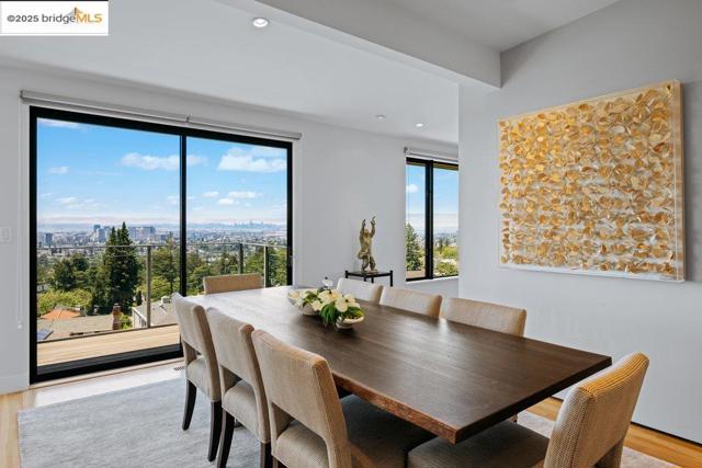 310 Pacific Ave, Piedmont CA: https://media.crmls.org/mediaz/61ab5d10-0aae-44b4-8b30-405d4363af9e.jpg