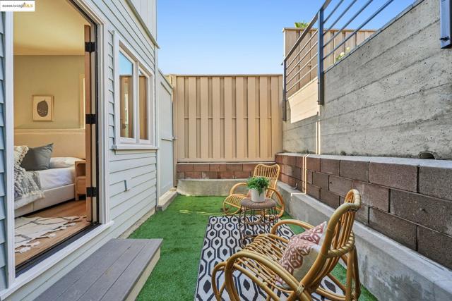 19 Highland Blvd, Kensington CA: https://media.crmls.org/mediaz/61ab6af9-fa73-4e19-a8bc-9e270bf0a967.jpg